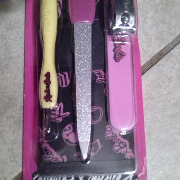 Barbie Manicure Limited Edition - Picture 12 of 16